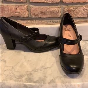 Like New! Clarks Cushion Maryjane Black Heels 9